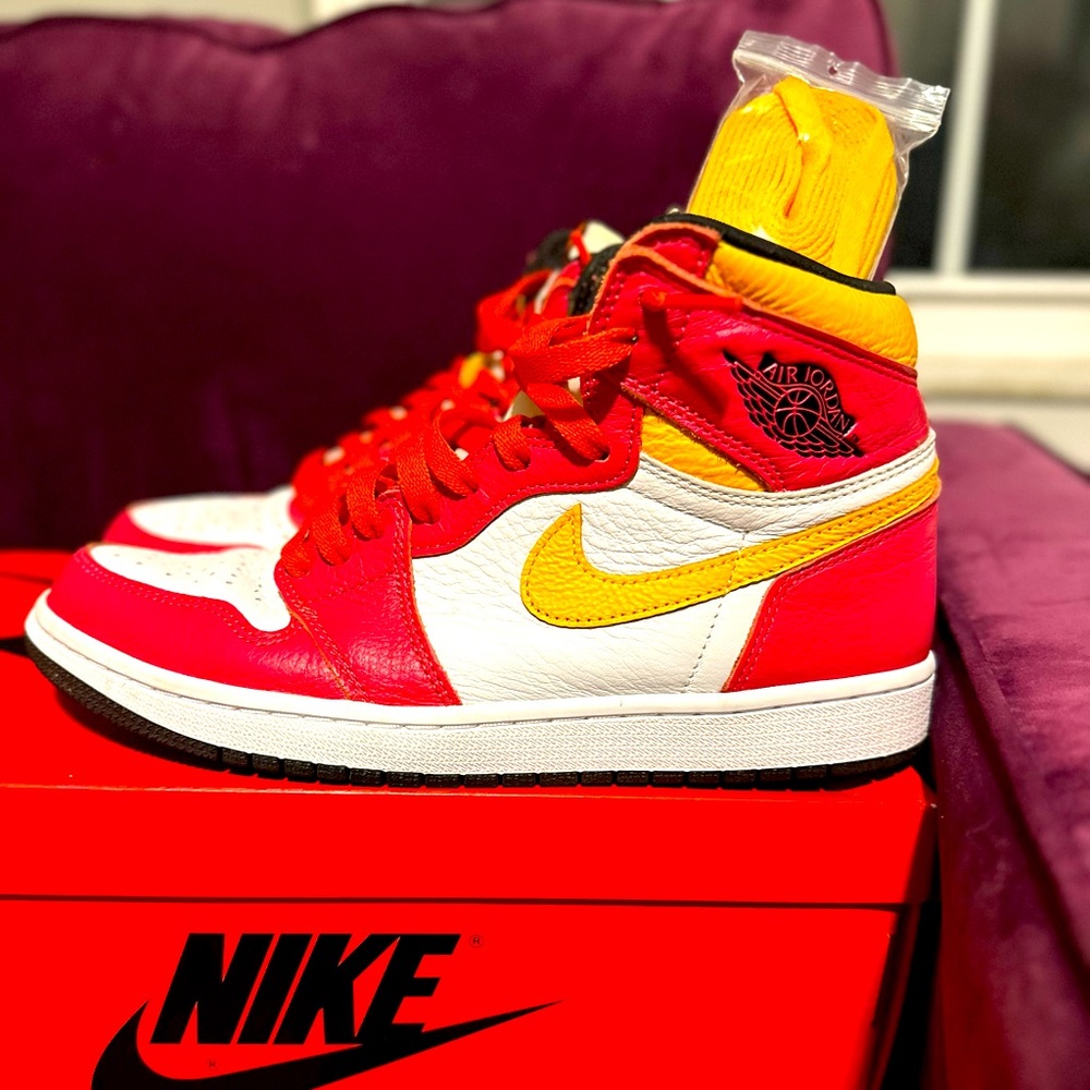 Jordan 1 Retro High Og Light Fusion Red size 8.5 Men’s Great Conditioning